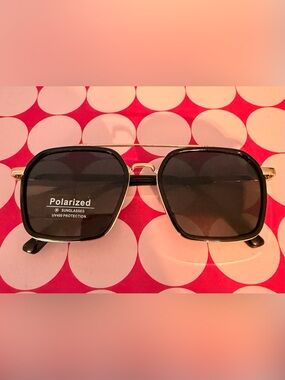 Looks Summer Cutie Tangle-Free Polarized Sunglasses Black Gold